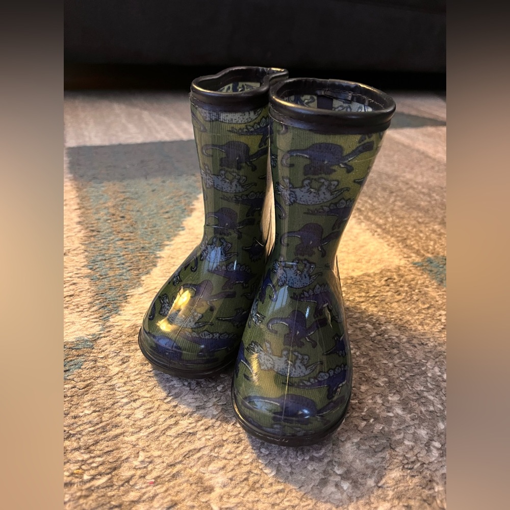 ✨ LIKE NEW ✨ Carter’s toddler rain boots
